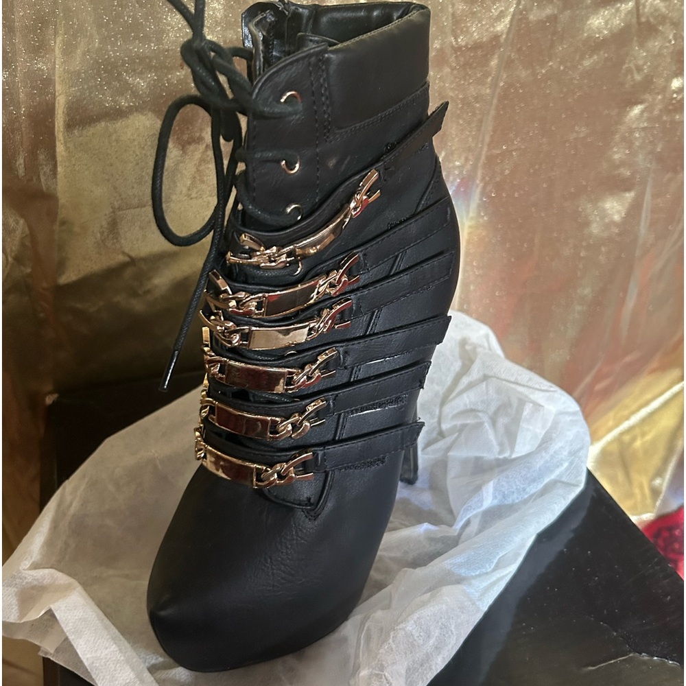 Size 7 bootie